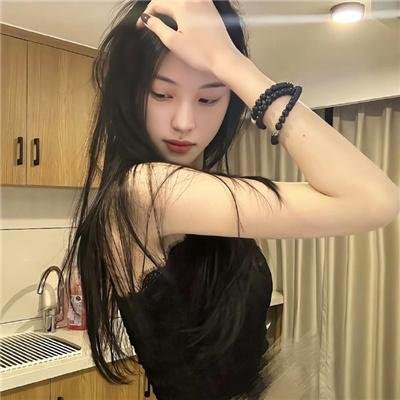 一位站立的人